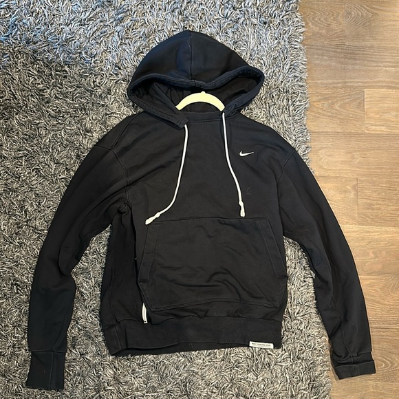 Nike Men’s Dri-FIT Pullover Basketball Hoodie - Picture 2 of 2